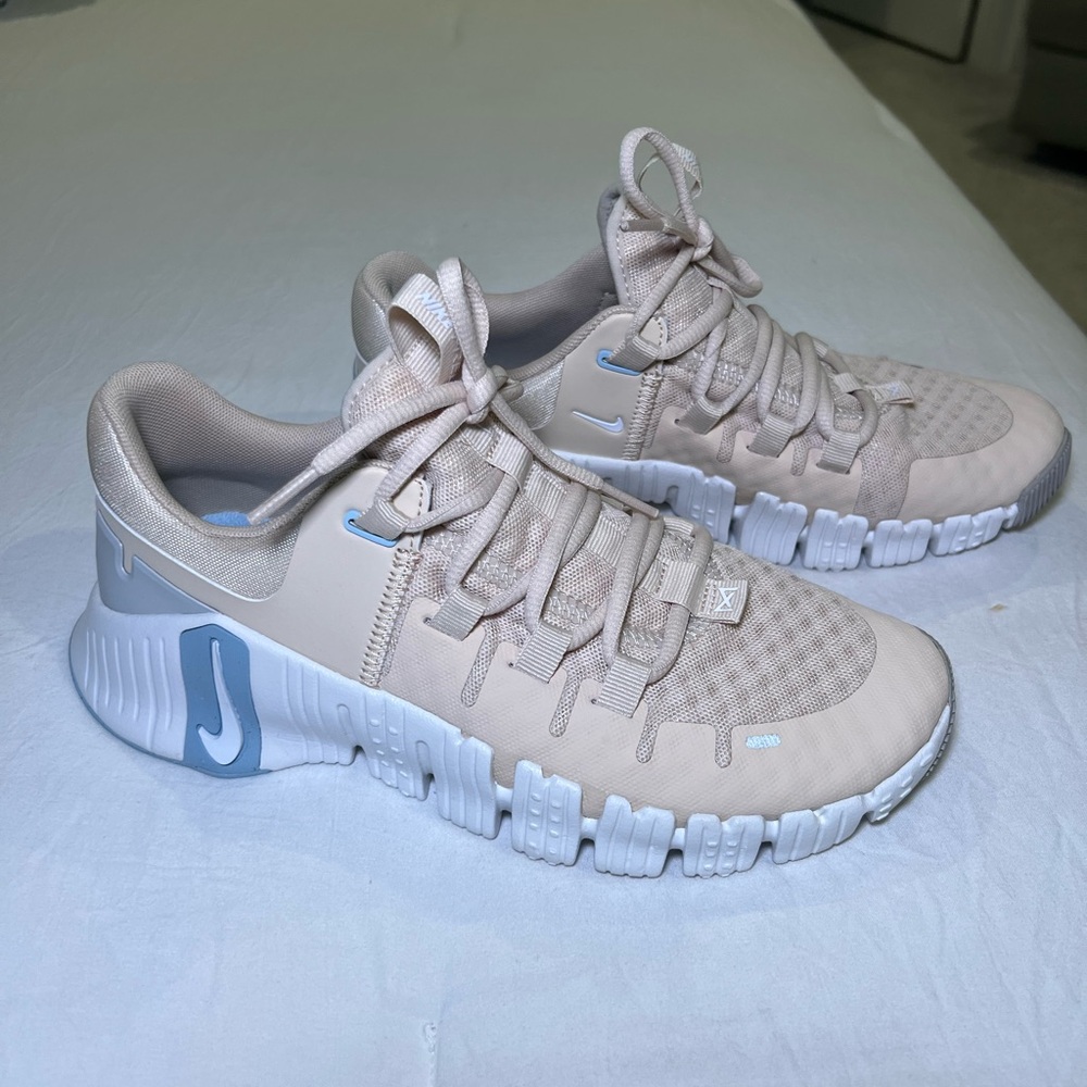 Nike Metcon size 8 women’s - like new